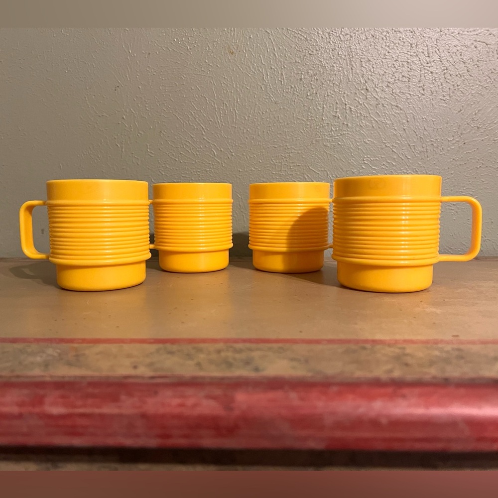VTG 70’s Retro Rubbermaid Ribbed Yellow Tumbler Cups Stacking Lot of 4 3819